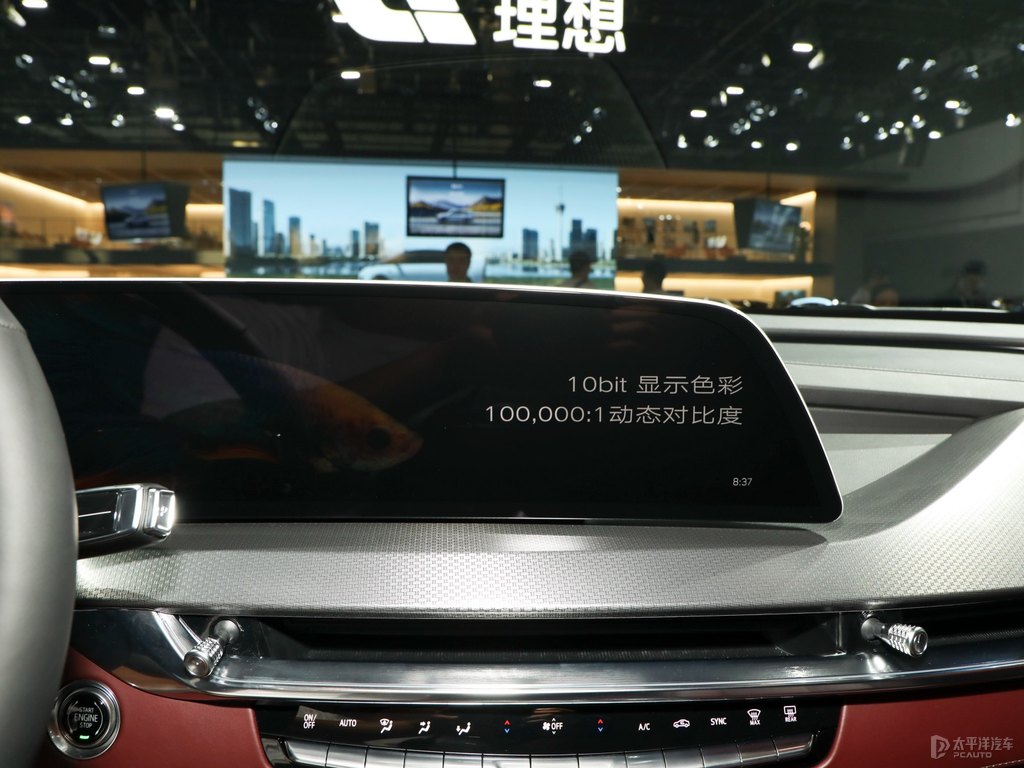 阿拉斯加白凱迪拉克XT5中控內(nèi)飾圖片
