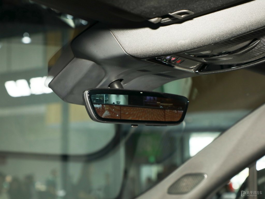 阿拉斯加白凱迪拉克XT5車廂內(nèi)飾圖片
