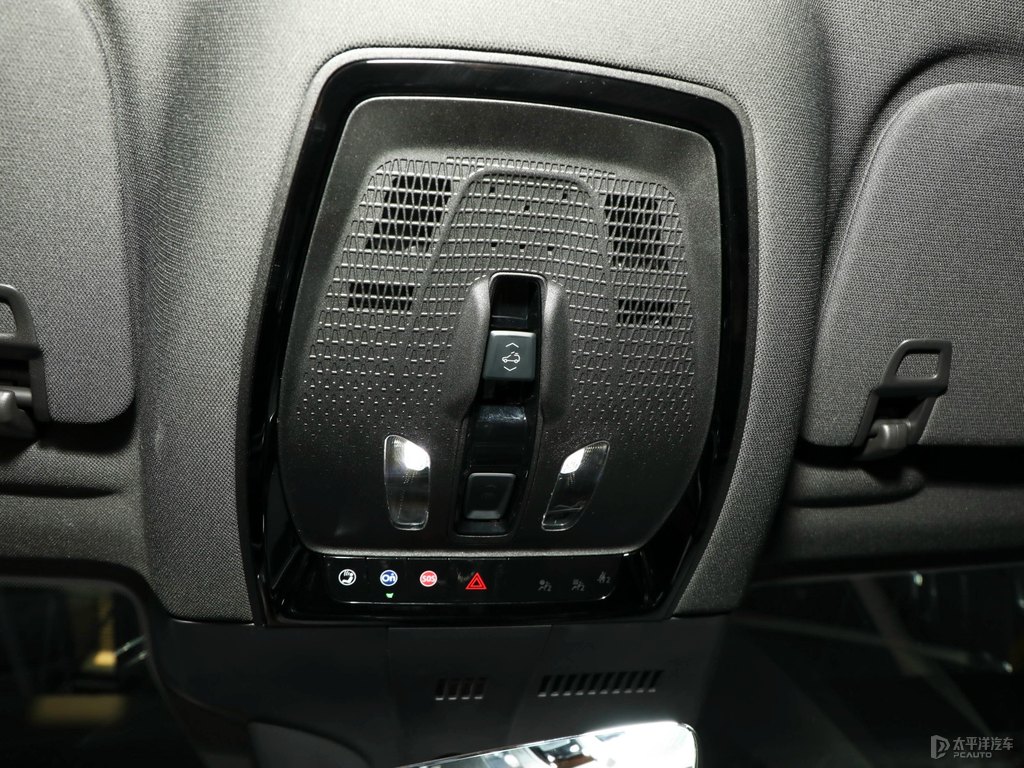 阿拉斯加白凱迪拉克XT5車廂內(nèi)飾圖片