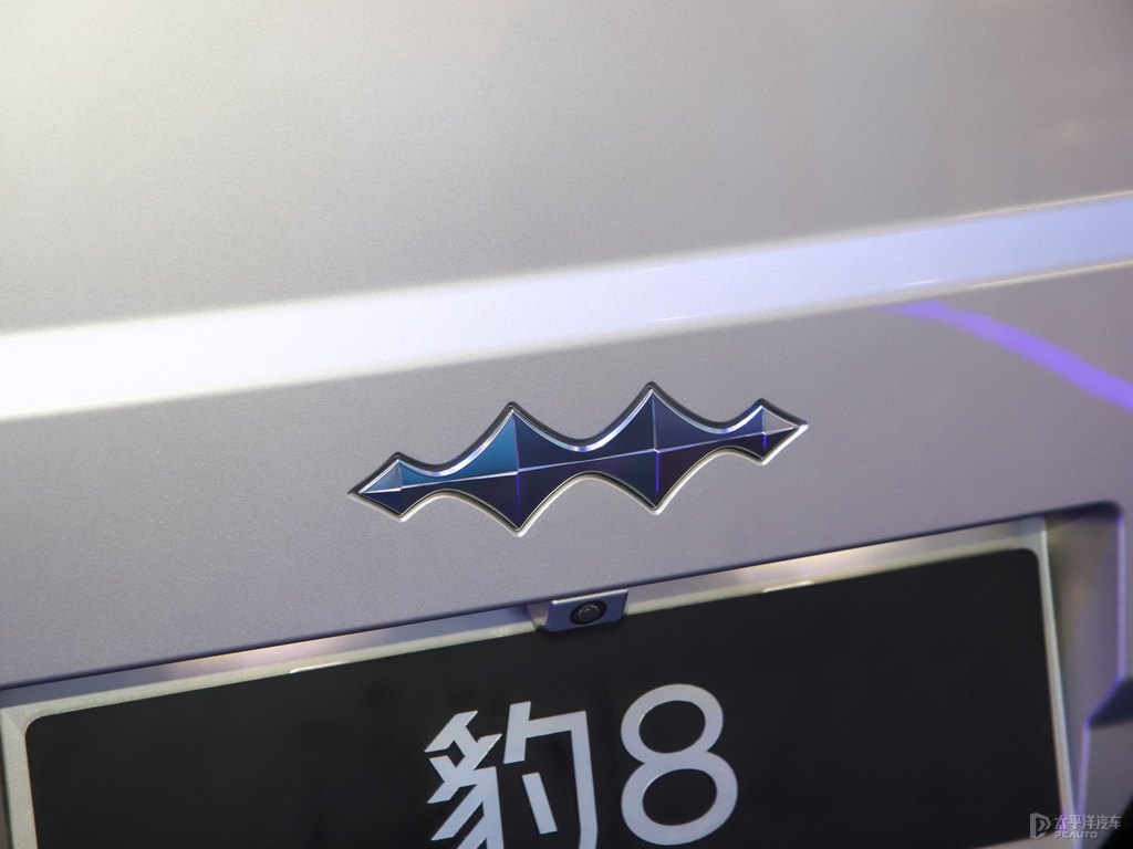 8DƬ