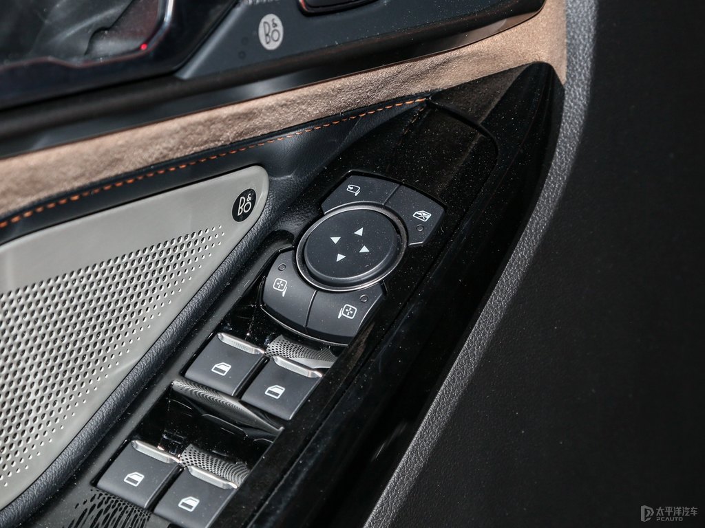 阿爾金橙探險(xiǎn)者車廂內(nèi)飾圖片