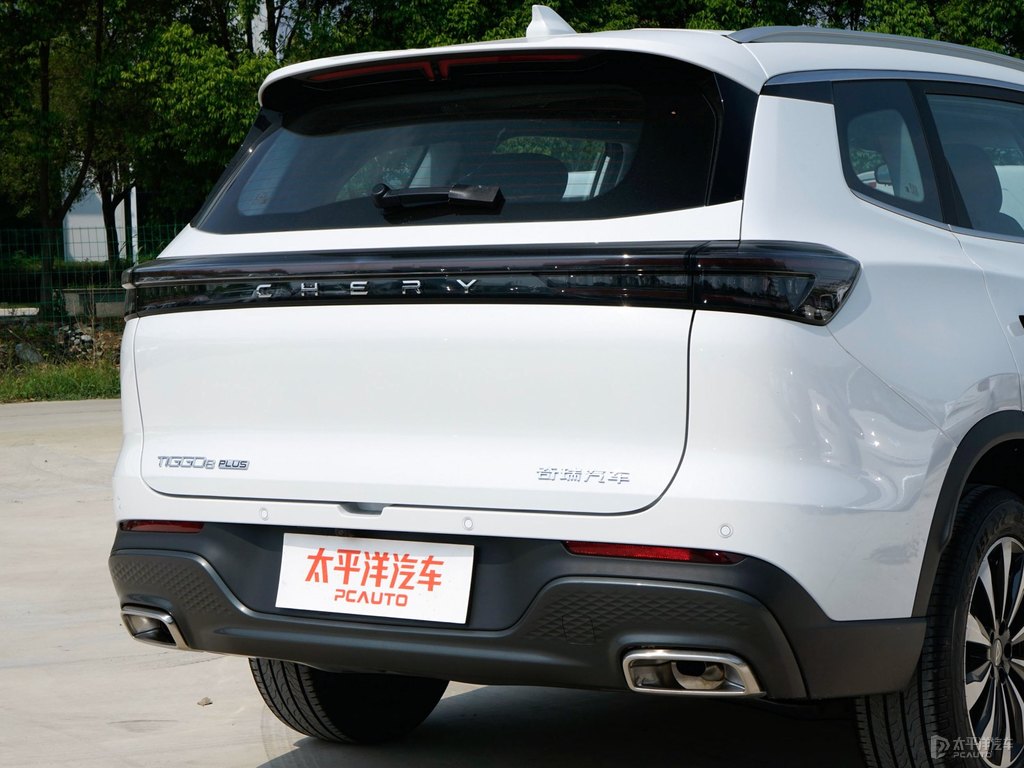 珍珠白瑞虎8 PLUS車尾外觀圖片