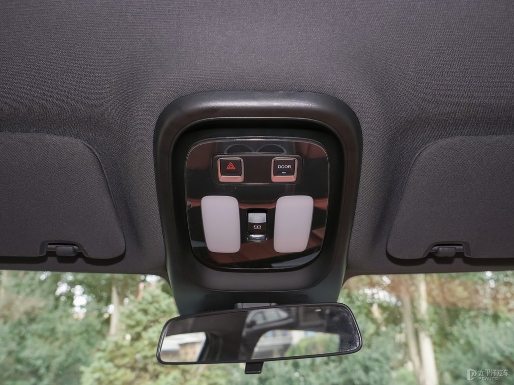 原子灰長(zhǎng)安CS75 PLUS車(chē)廂內(nèi)飾圖片