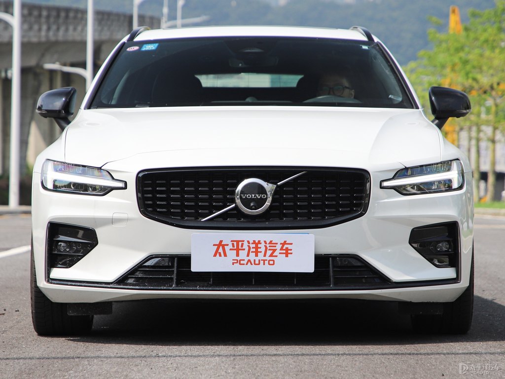 水晶白沃爾沃V60車頭外觀圖片