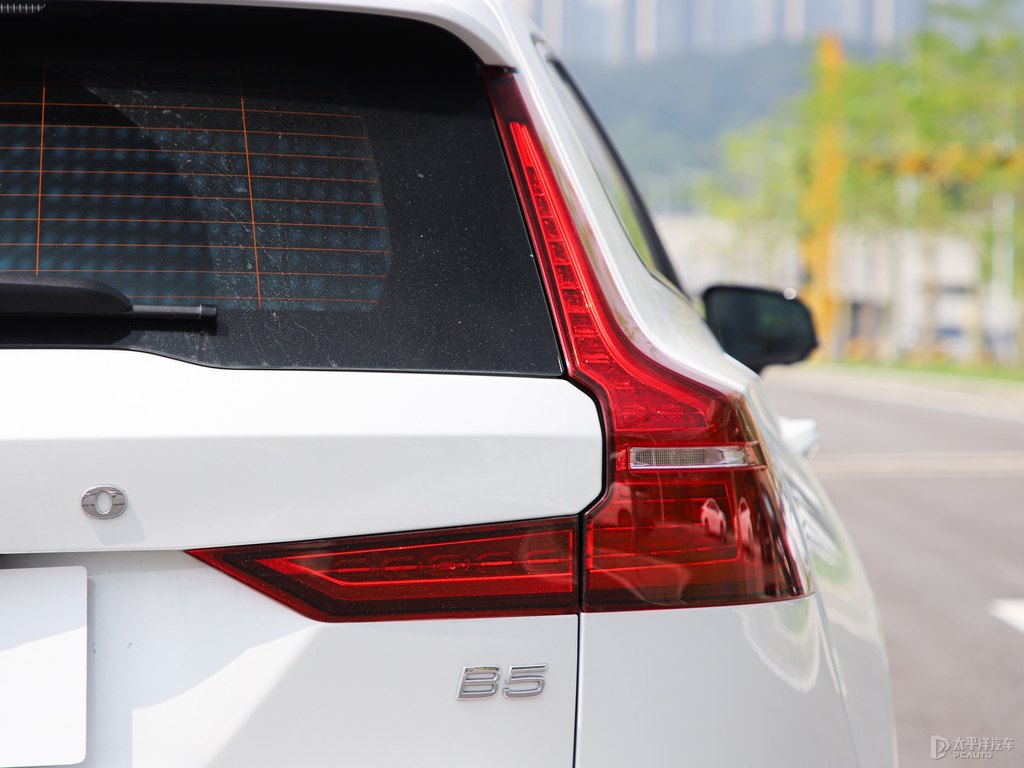 水晶白沃爾沃V60車尾外觀圖片