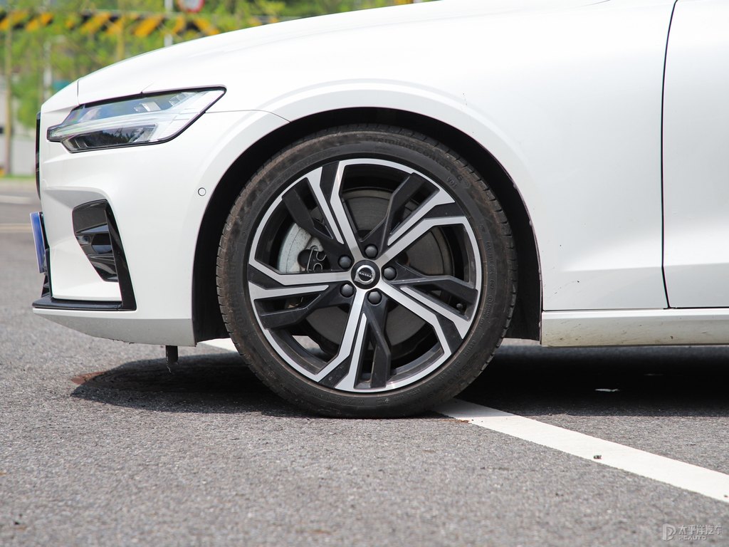 水晶白沃爾沃V60車身外觀圖片
