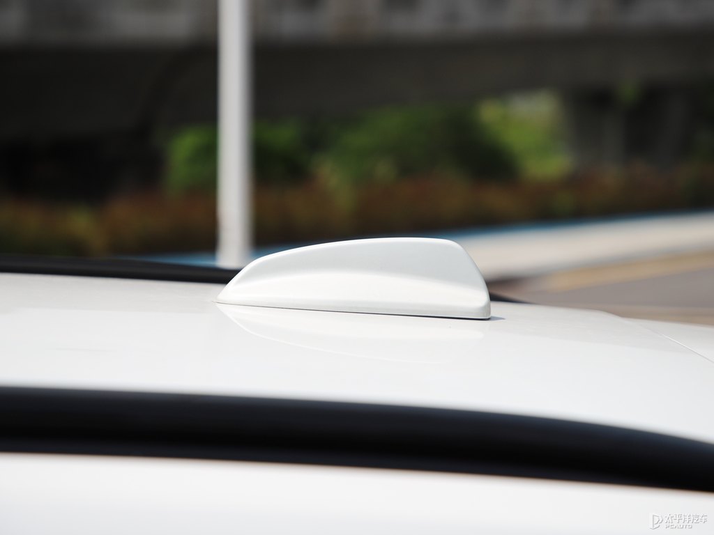 水晶白沃爾沃V60車身外觀圖片