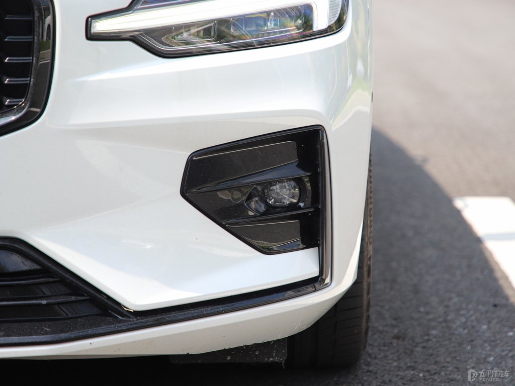 水晶白沃爾沃V60車頭外觀圖片