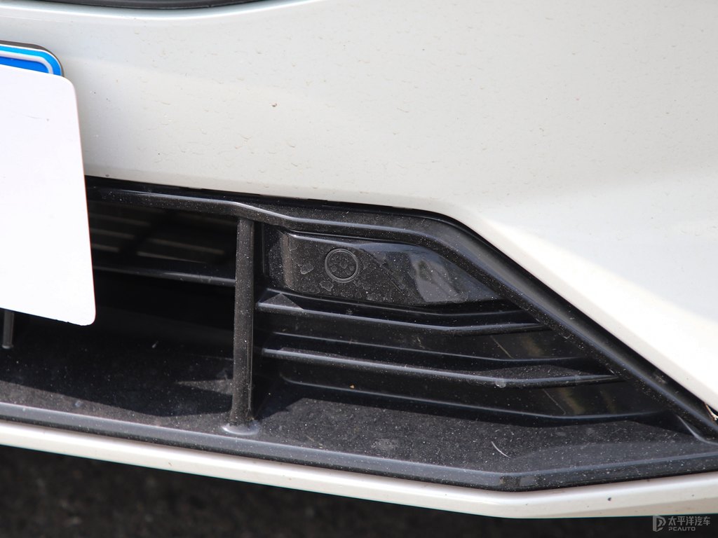 水晶白沃爾沃V60車頭外觀圖片