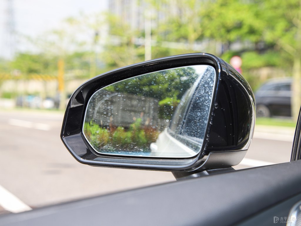 水晶白沃爾沃V60車身外觀圖片