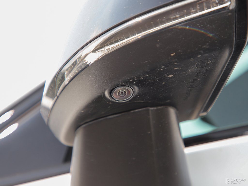 水晶白沃爾沃V60車(chē)身外觀圖片