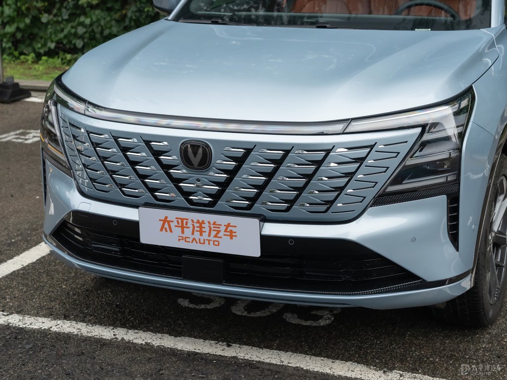 碧空藍(lán)長(zhǎng)安CS75 PLUS車頭外觀圖片