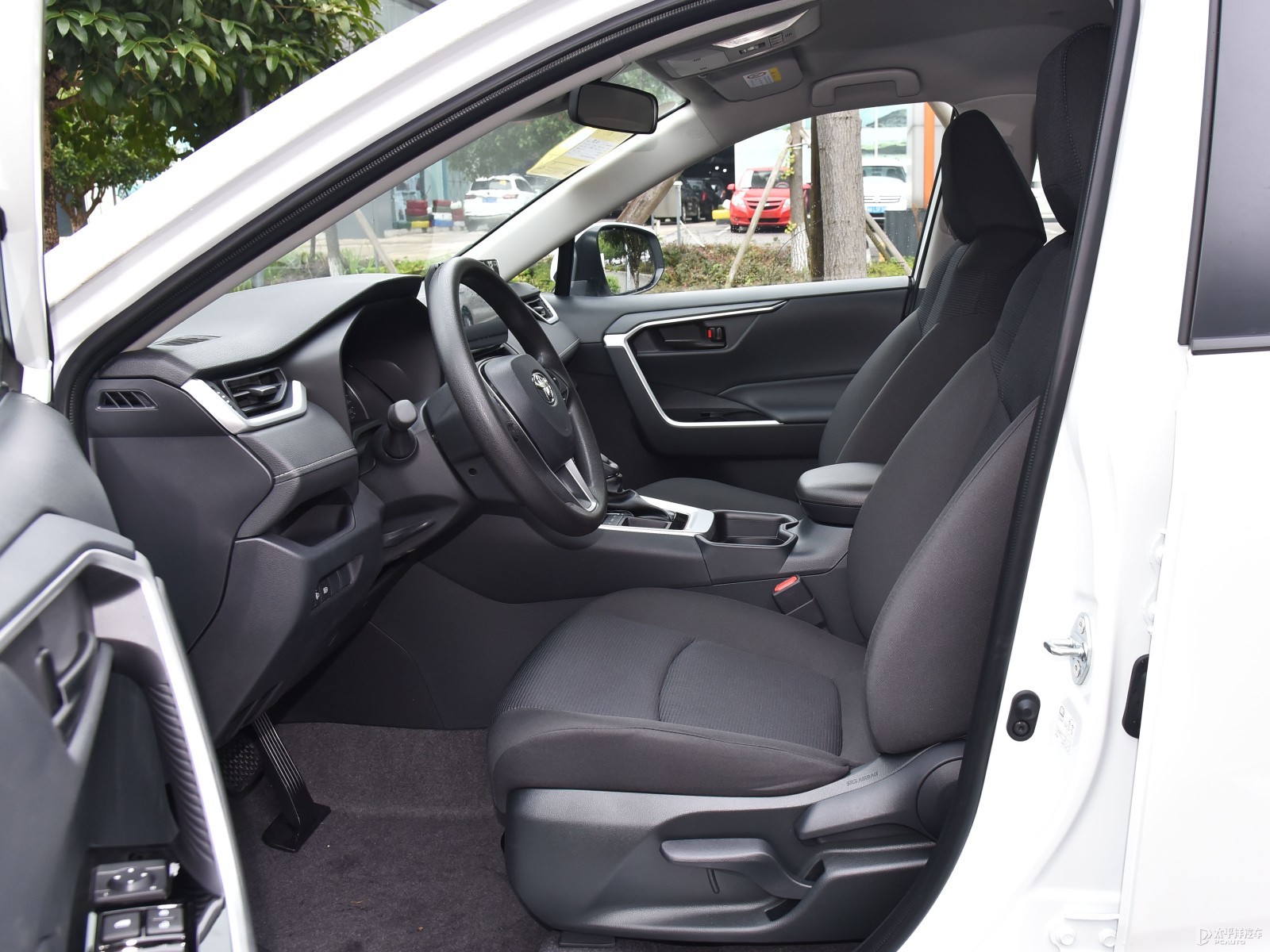 RAV4榮放空間高清大圖