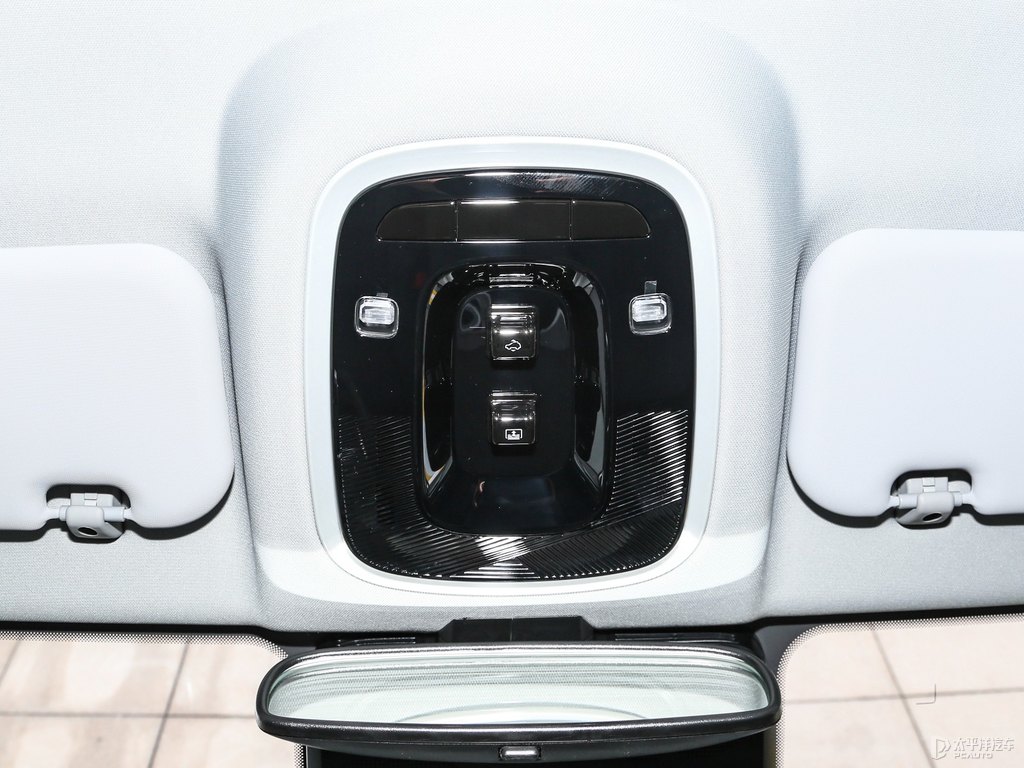 珍珠白瑞虎8 PLUS車廂內(nèi)飾圖片