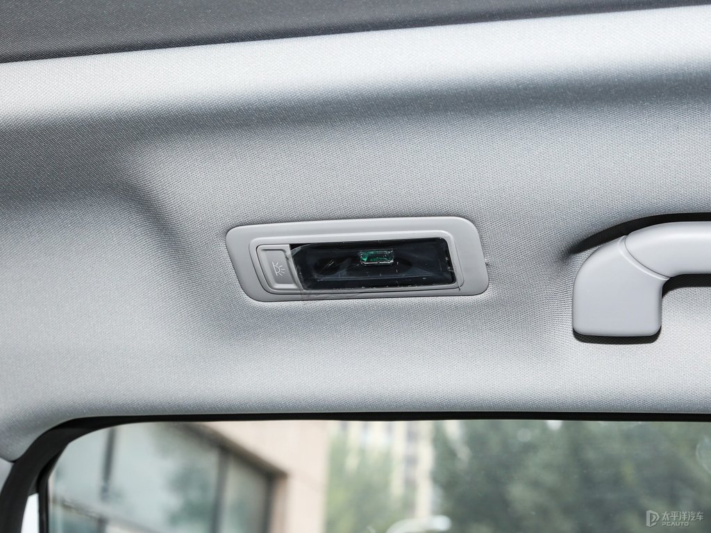 珍珠白瑞虎8 PLUS車廂內飾圖片