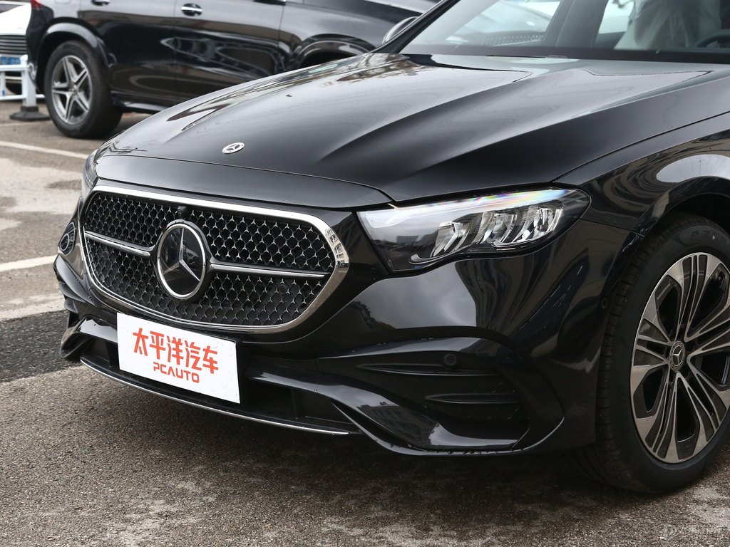 曜巖黑奔馳E級車頭外觀圖片