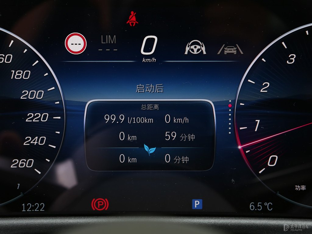 曜巖黑奔馳E級中控內(nèi)飾圖片