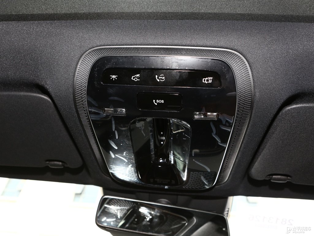 曜巖黑奔馳E級(jí)車廂內(nèi)飾圖片