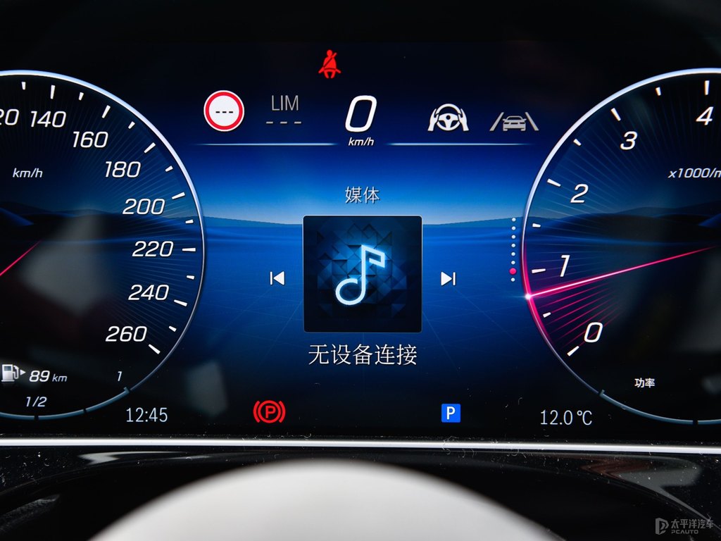 石墨灰奔馳E級(jí)中控內(nèi)飾圖片