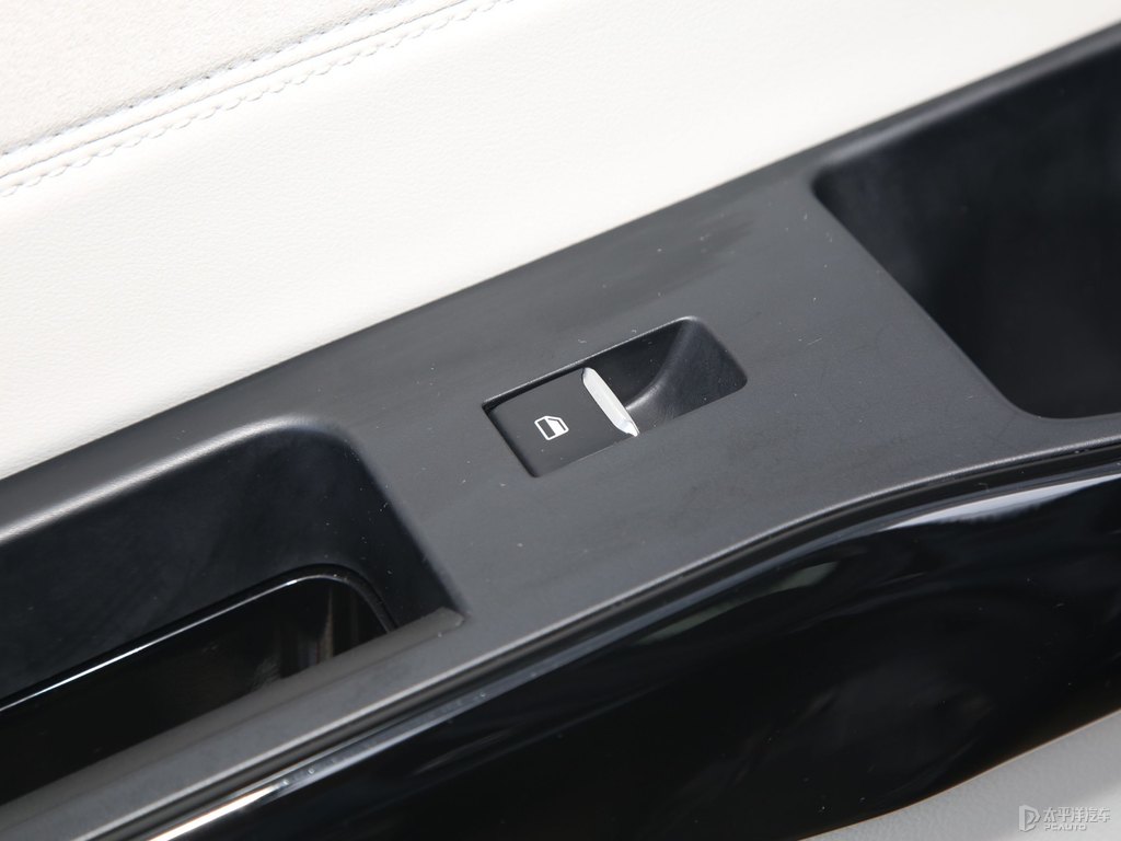 安第斯黑探險(xiǎn)者車廂內(nèi)飾圖片