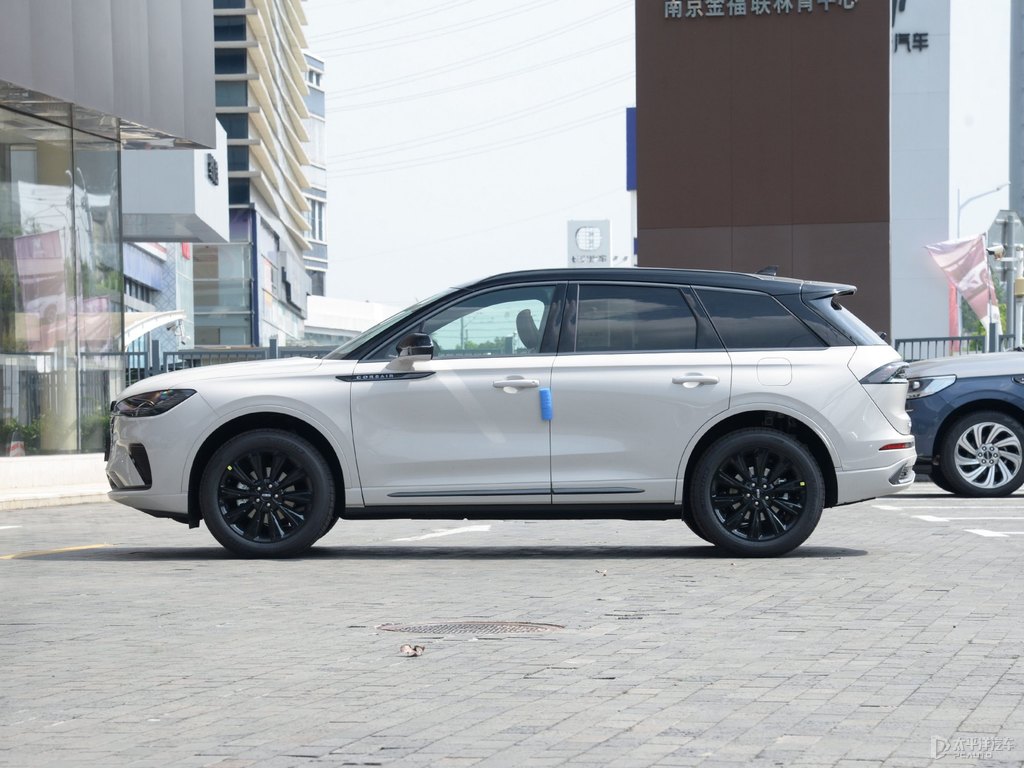 燕山白冒險(xiǎn)家整車外觀外觀圖片
