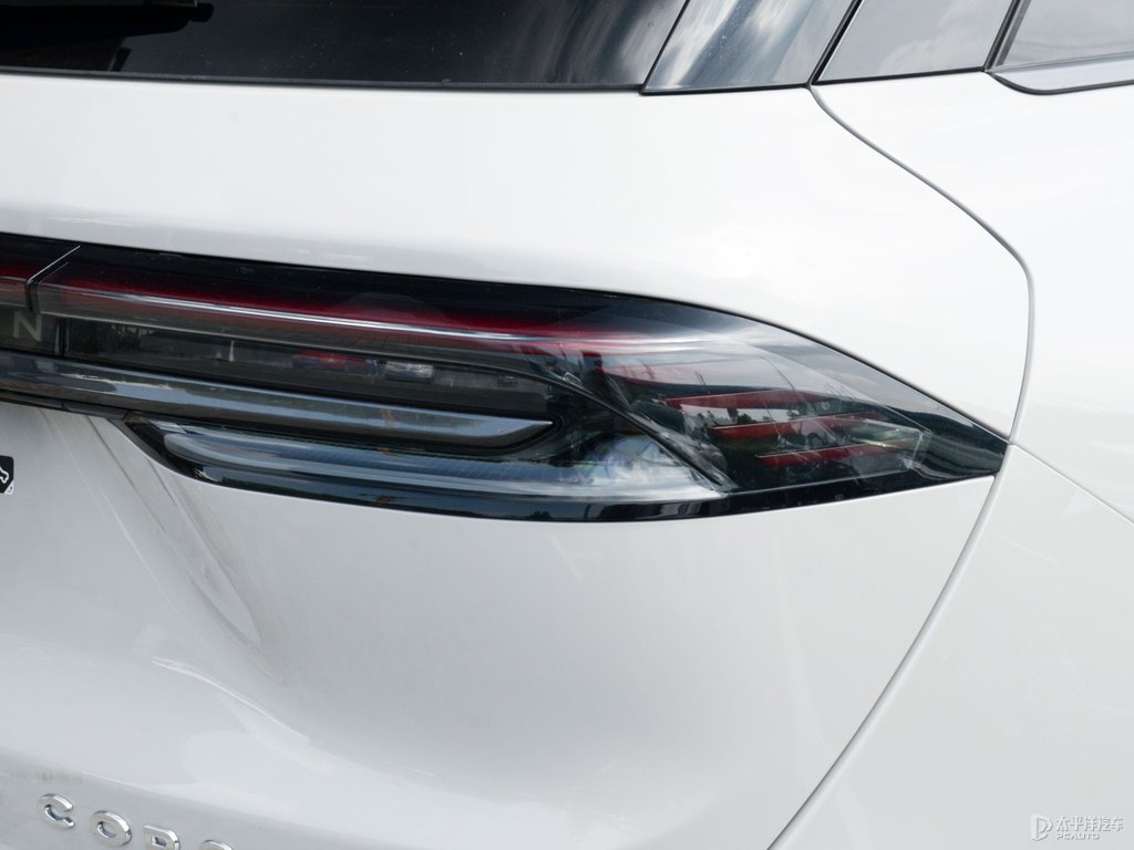 燕山白冒險(xiǎn)家車尾外觀圖片