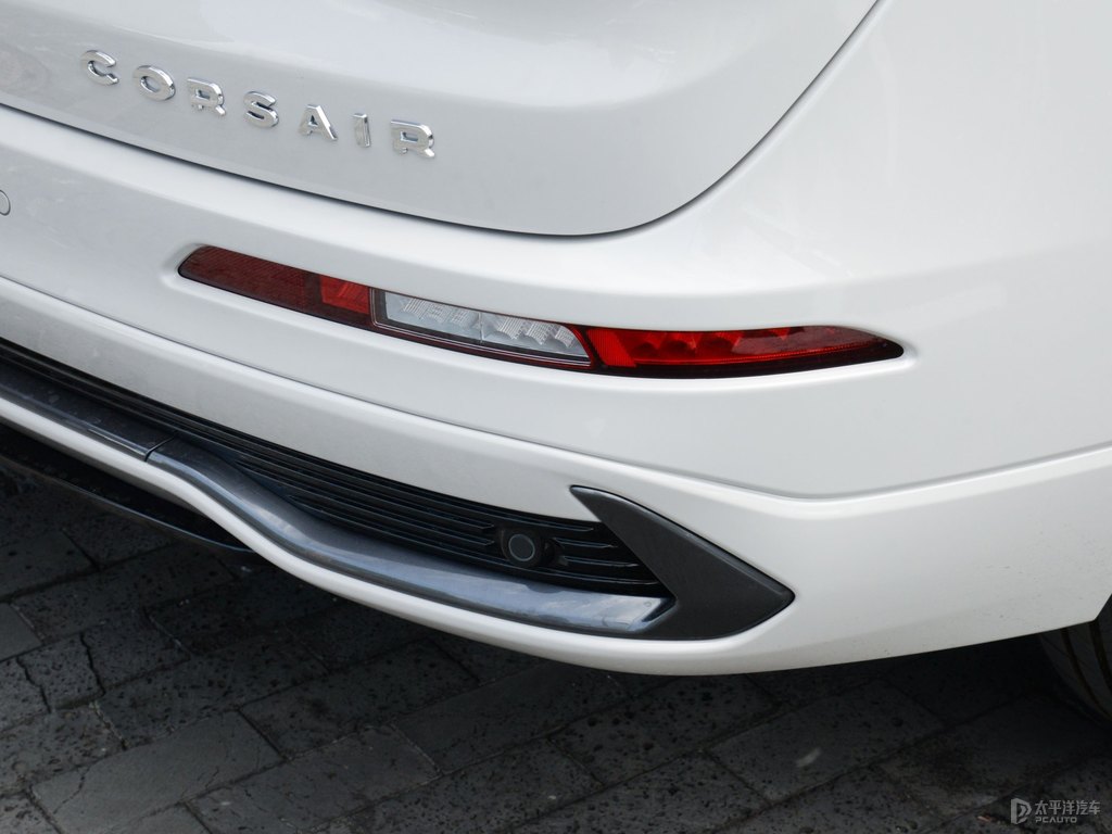 燕山白冒險(xiǎn)家車(chē)尾外觀圖片