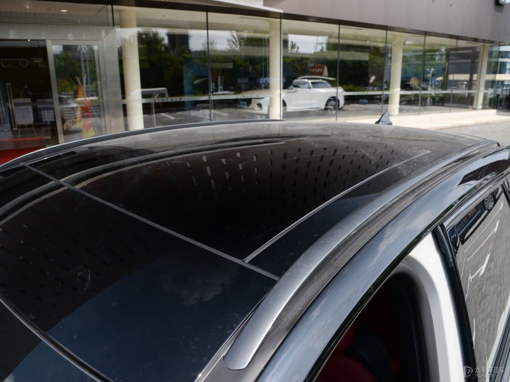 燕山白冒險(xiǎn)家車身外觀圖片