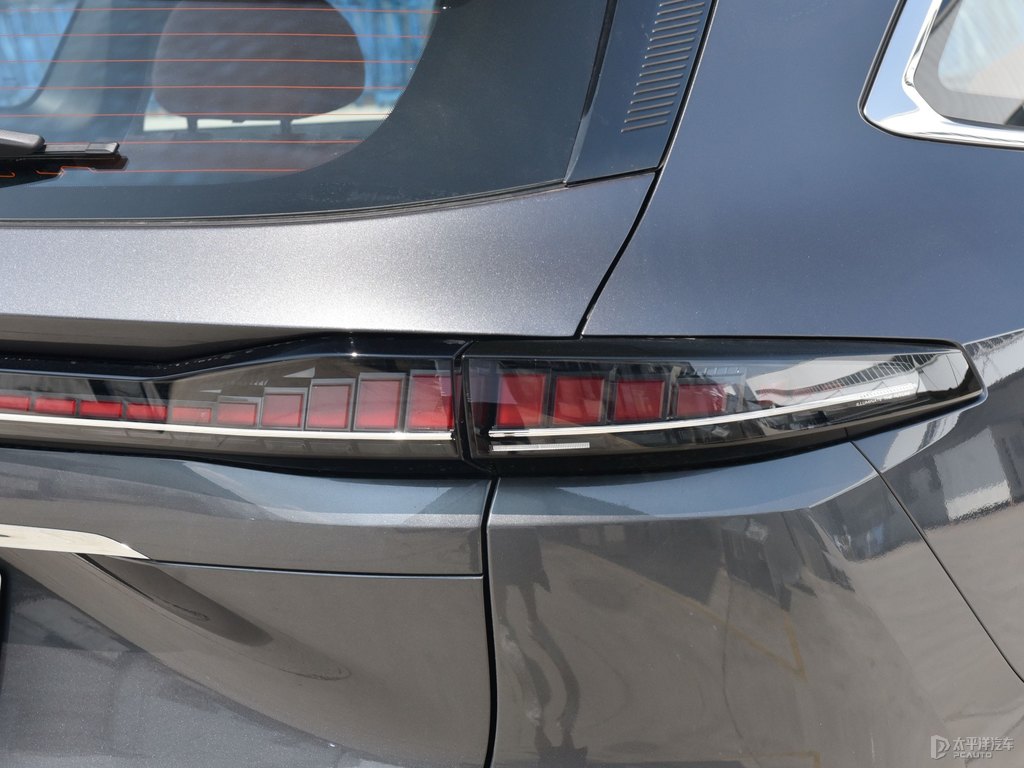 安第斯灰長安CS75 PLUS車尾外觀圖片