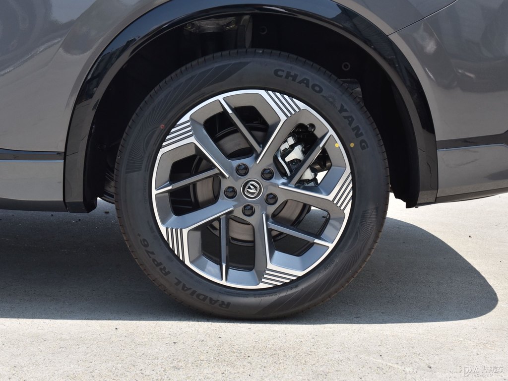 安第斯灰長安CS75 PLUS車身外觀圖片