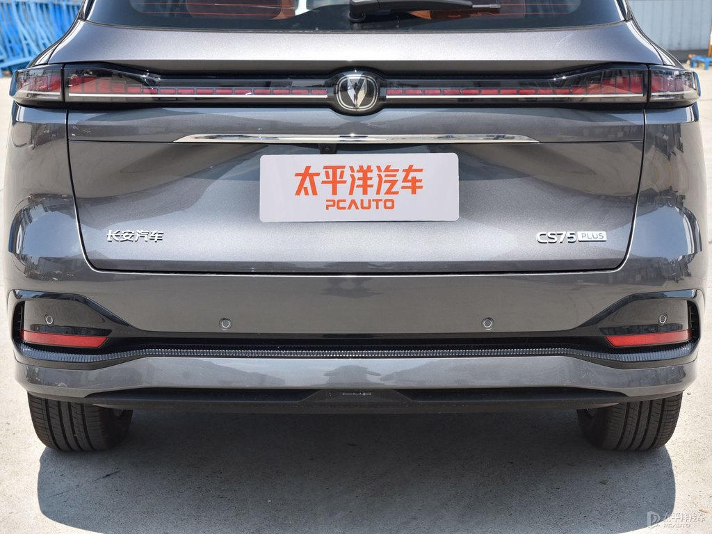 安第斯灰長安CS75 PLUS車尾外觀圖片