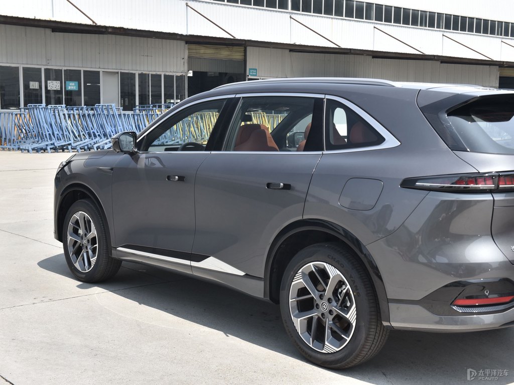 安第斯灰長安CS75 PLUS車身外觀圖片