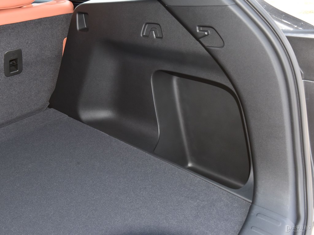 安第斯灰長(zhǎng)安CS75 PLUS后備廂空間圖片
