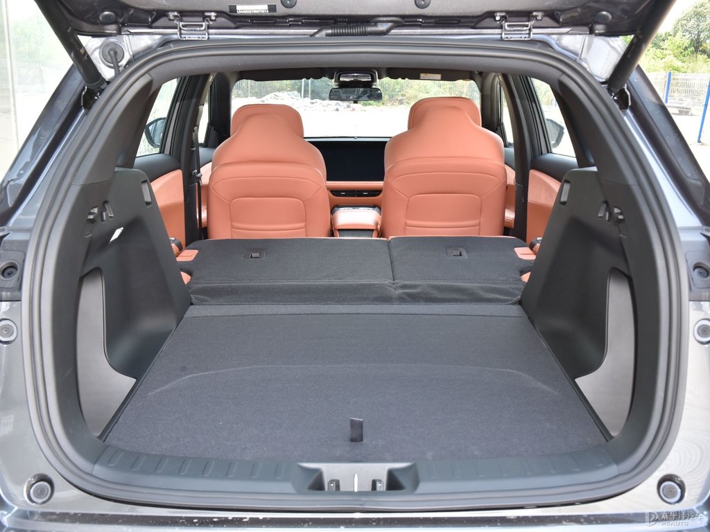 安第斯灰長(zhǎng)安CS75 PLUS后備廂空間圖片