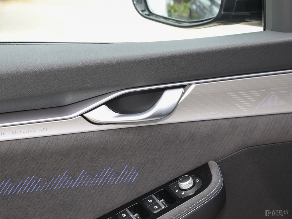 逍遙紫星瑞車廂內(nèi)飾圖片