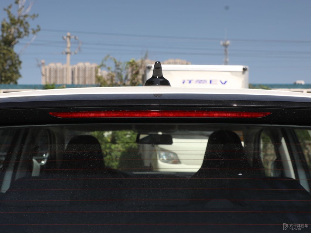 月光白途岳車尾外觀圖片