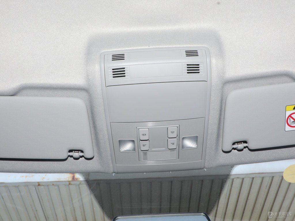 月光白途岳車廂內(nèi)飾圖片