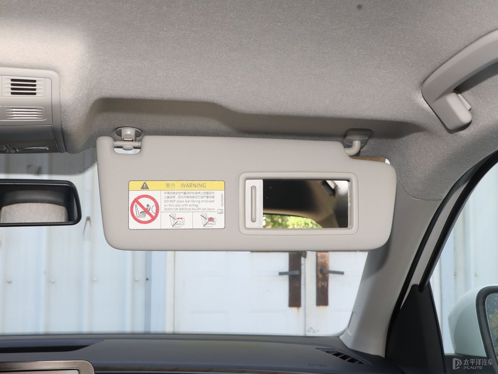 月光白途岳車(chē)廂內(nèi)飾圖片