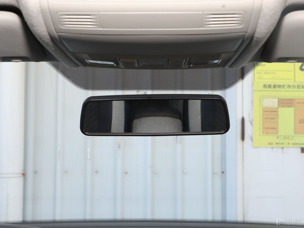 月光白途岳車廂內(nèi)飾圖片