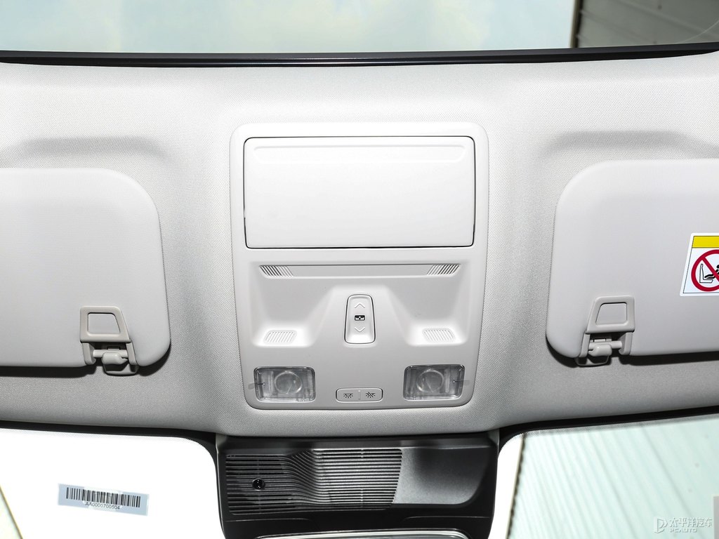 玉盤白蒙迪歐車廂內(nèi)飾圖片