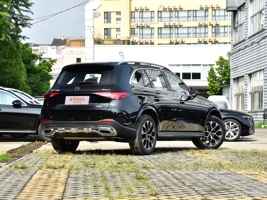 曜巖黑奔馳GLC整車外觀外觀圖片