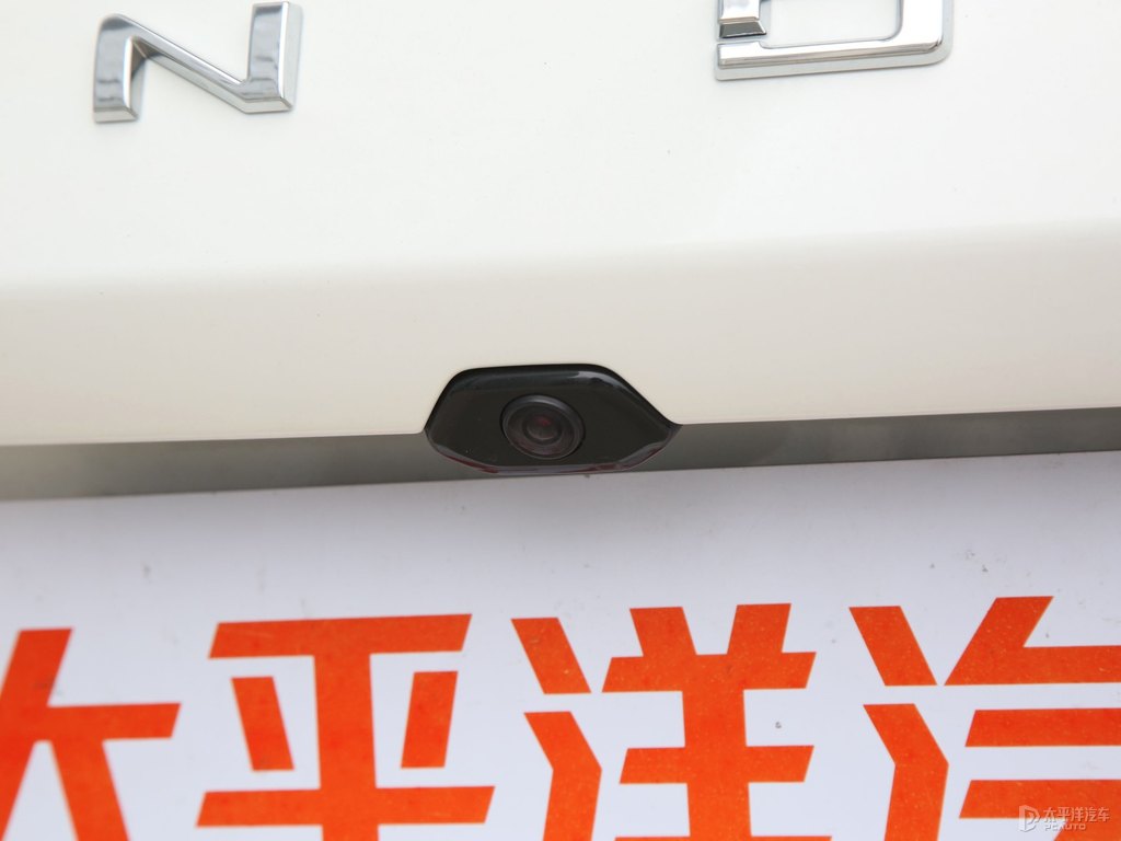 明月白蒙迪歐車尾外觀圖片