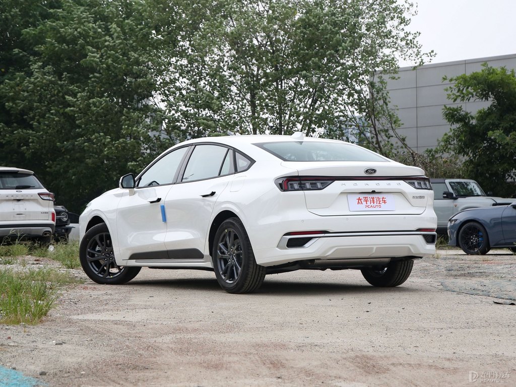 明月白蒙迪歐整車外觀外觀圖片