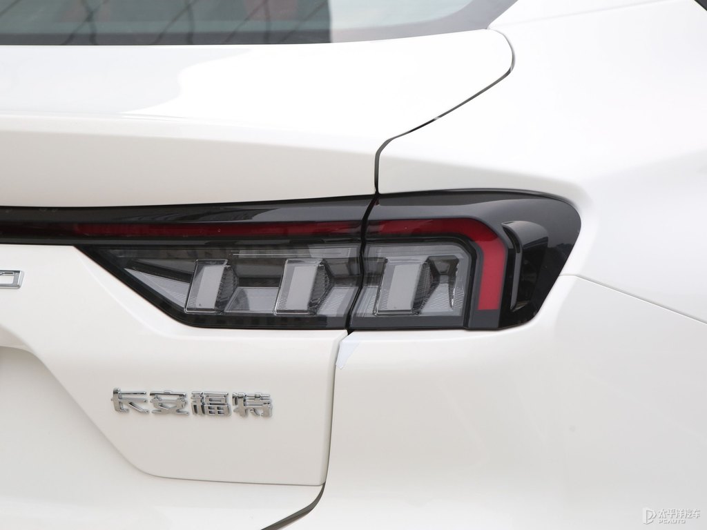 明月白蒙迪歐車尾外觀圖片