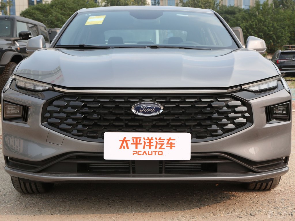 霓裳灰蒙迪歐車頭外觀圖片
