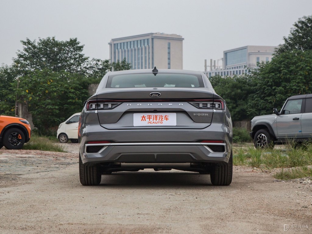 霓裳灰蒙迪歐整車外觀外觀圖片