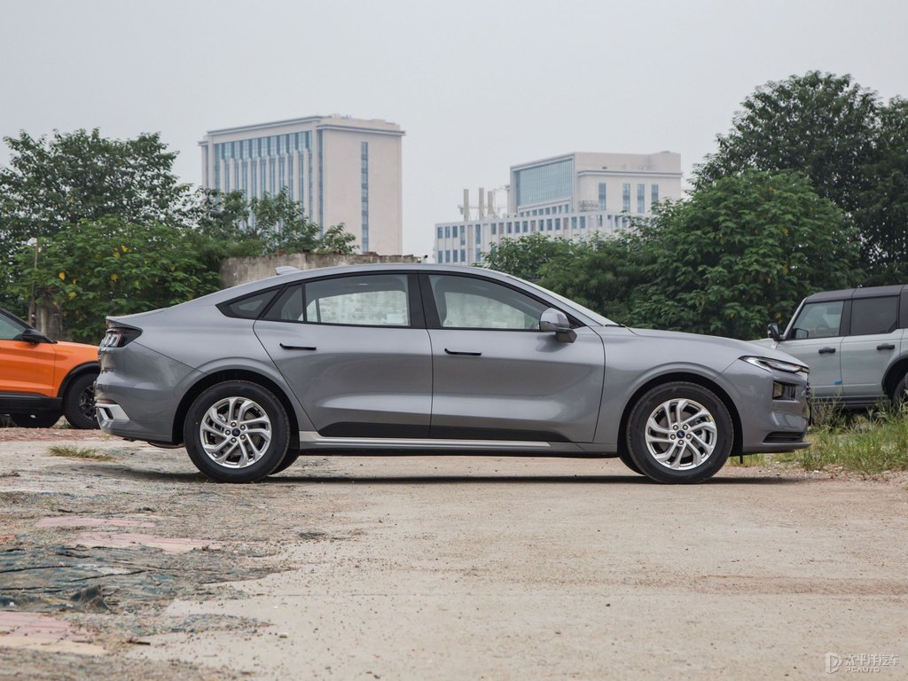 霓裳灰蒙迪歐整車外觀外觀圖片