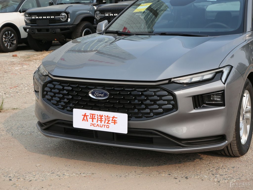 霓裳灰蒙迪歐車頭外觀圖片