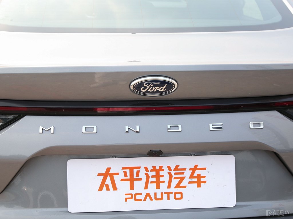 霓裳灰蒙迪歐車尾外觀圖片