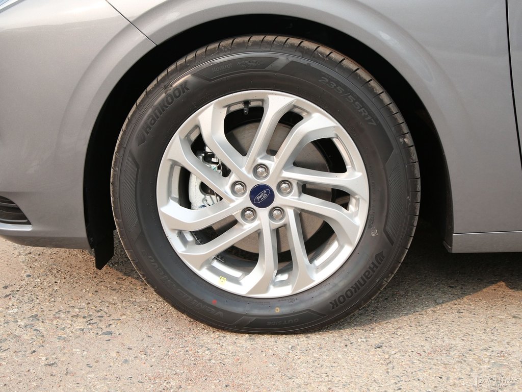 霓裳灰蒙迪歐車身外觀圖片